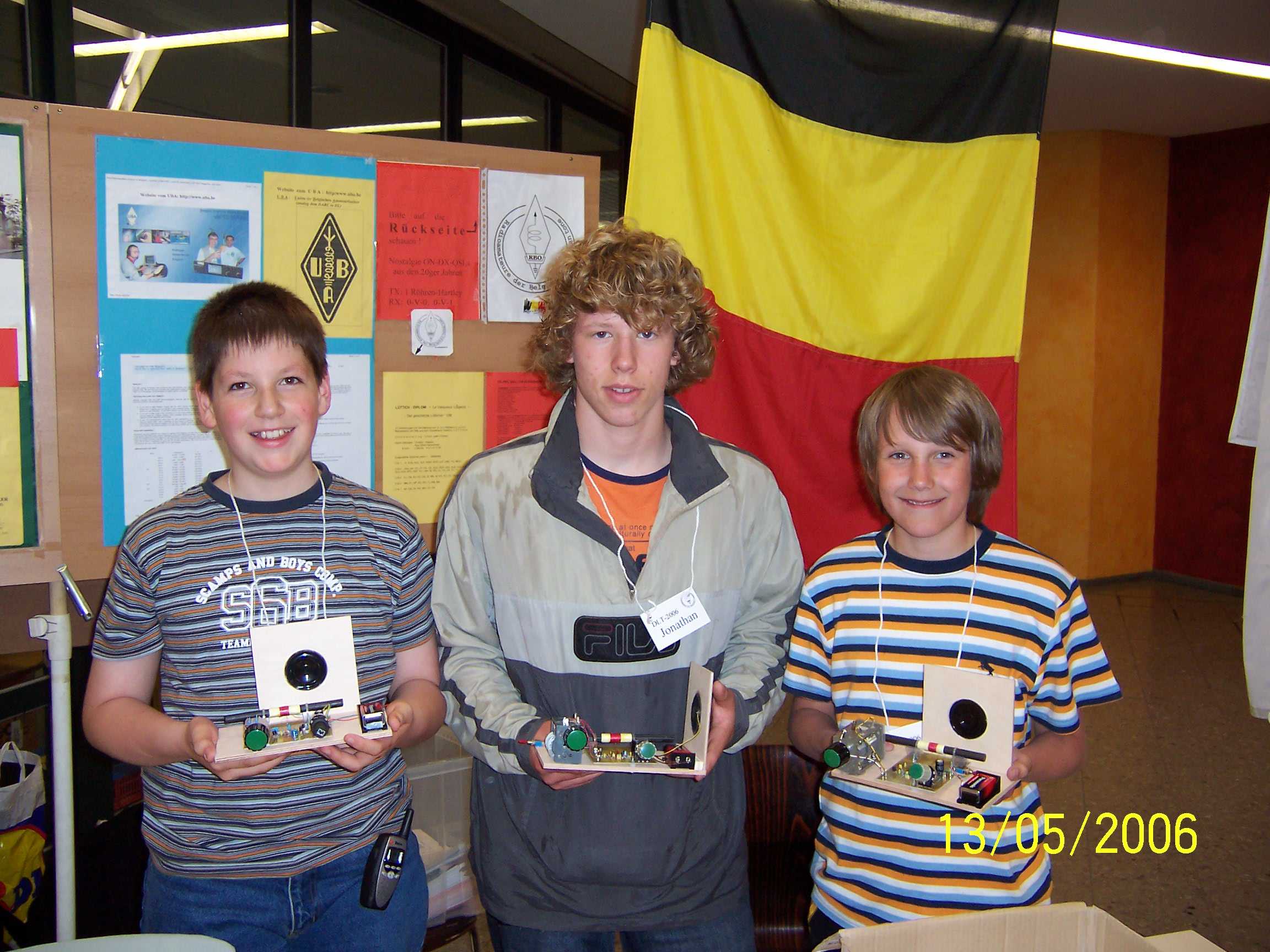 Fabrice, Jonathan und Sacha mit fertigen Audion.